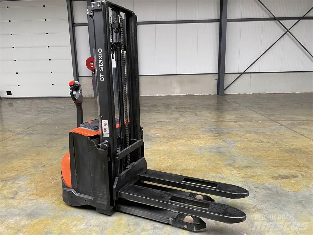 Toyota BT SWE100 Samohybné vozíky