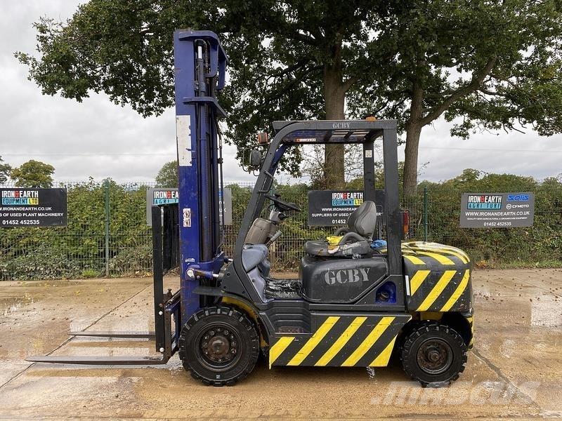 Komatsu FD25T-12 Další