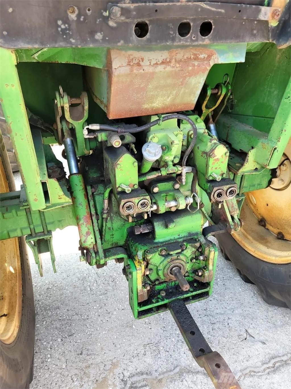 John Deere 4230 Traktory