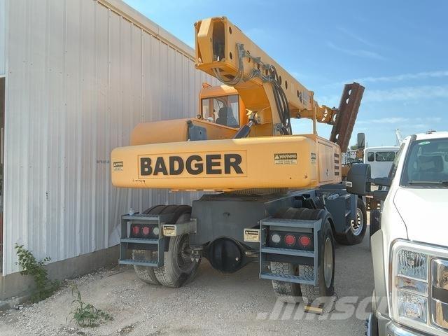 Badger 470TM Kolová rýpadla