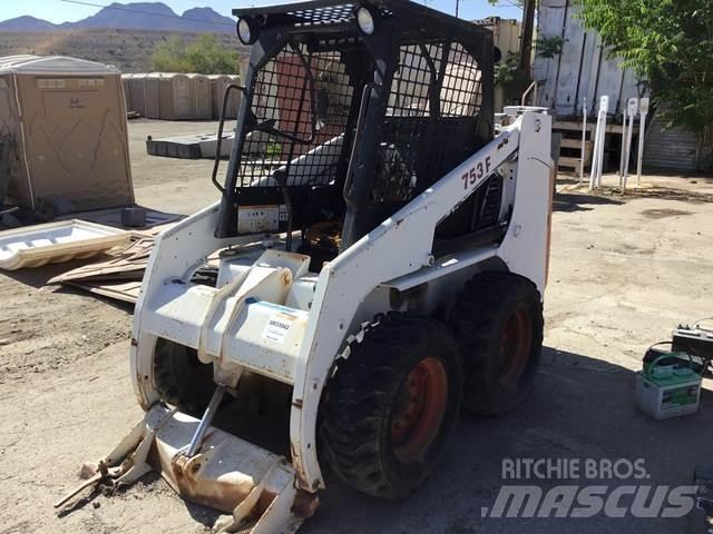Bobcat 753F Smykem řízené nakladače