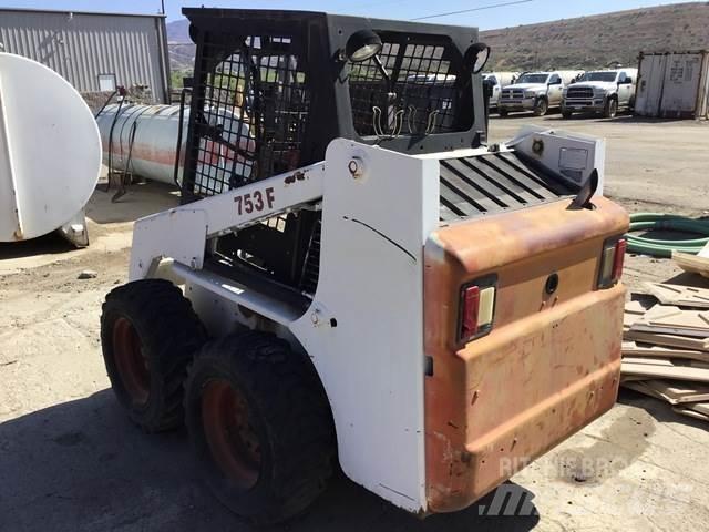 Bobcat 753F Smykem řízené nakladače