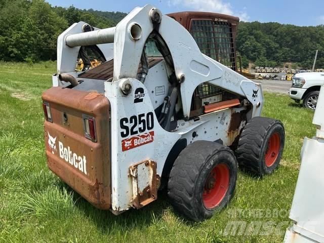Bobcat S250 Smykem řízené nakladače