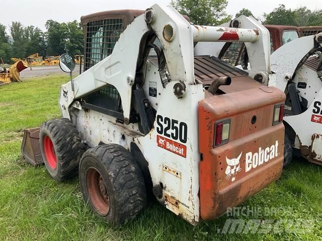 Bobcat S250 Smykem řízené nakladače