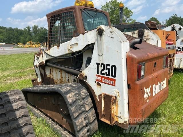 Bobcat T250 Smykem řízené nakladače