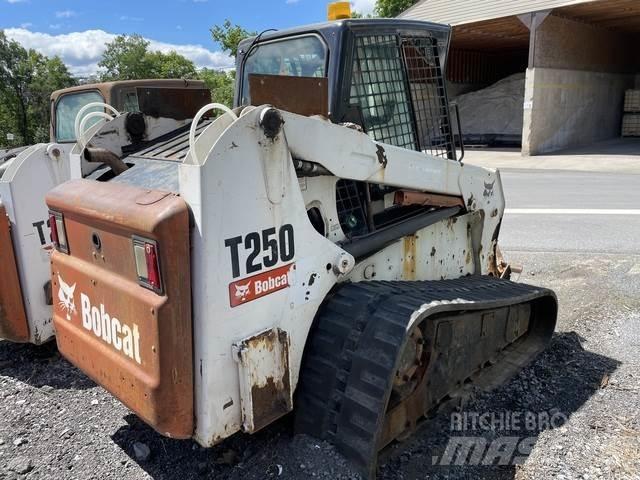 Bobcat T250 Smykem řízené nakladače