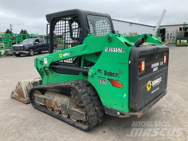 Bobcat T550 Smykem řízené nakladače