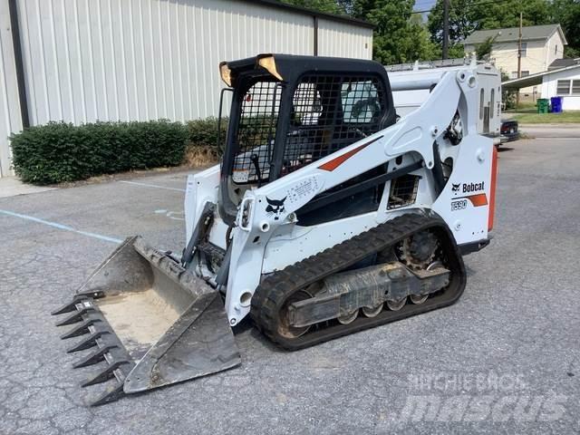 Bobcat T590 Smykem řízené nakladače