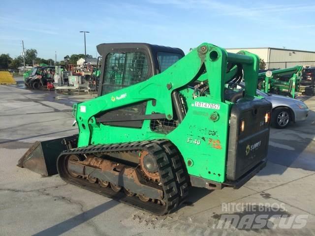 Bobcat T740 Smykem řízené nakladače