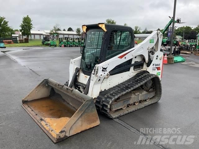 Bobcat T740 Smykem řízené nakladače