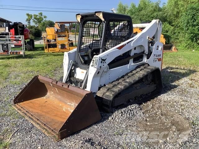 Bobcat T740 Smykem řízené nakladače
