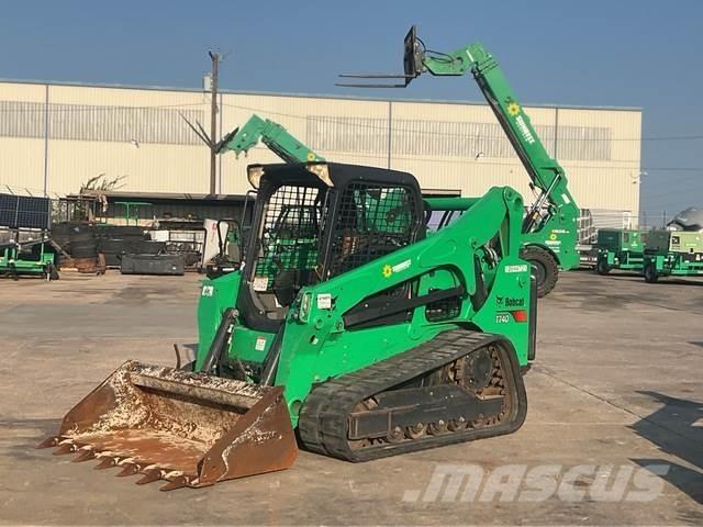 Bobcat T740 Smykem řízené nakladače