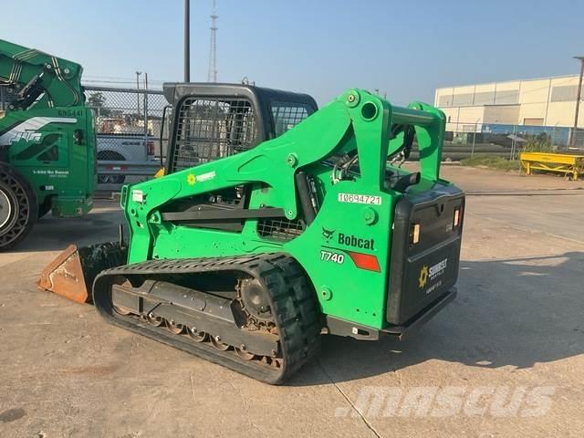 Bobcat T740 Smykem řízené nakladače