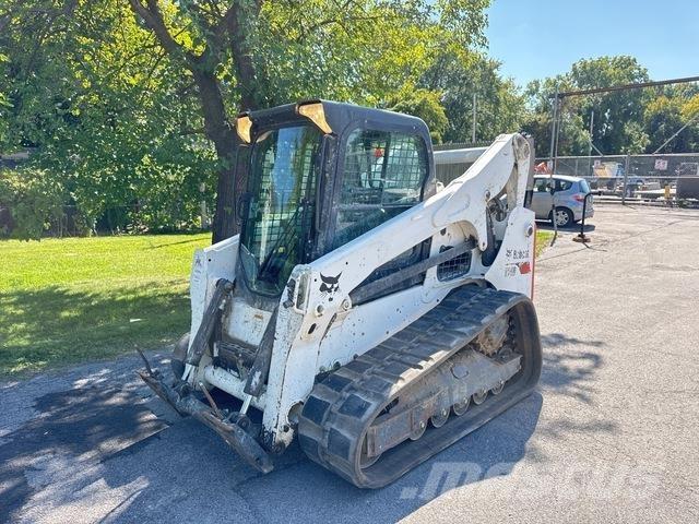 Bobcat T740 Smykem řízené nakladače