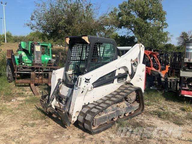 Bobcat T740 Smykem řízené nakladače