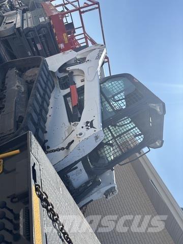 Bobcat T740 Smykem řízené nakladače