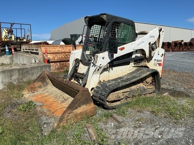 Bobcat T740 Smykem řízené nakladače