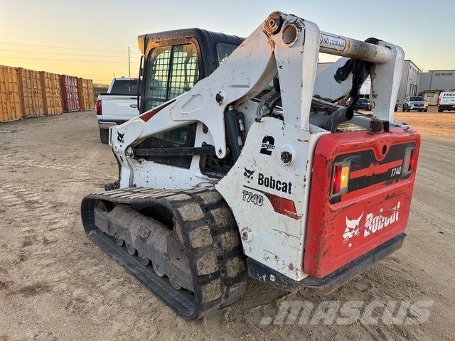 Bobcat T740 Smykem řízené nakladače