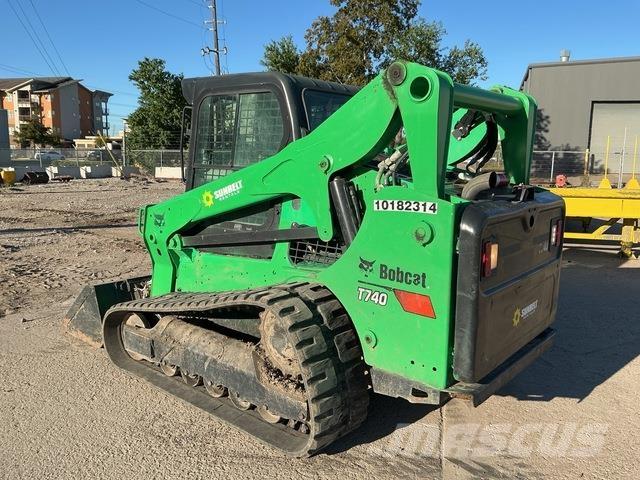 Bobcat T740 Smykem řízené nakladače