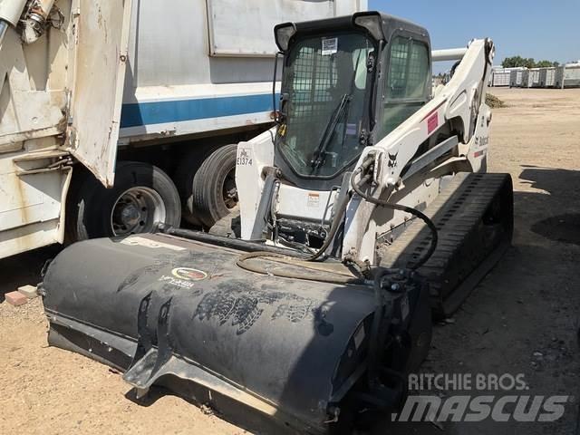 Bobcat T870 Smykem řízené nakladače