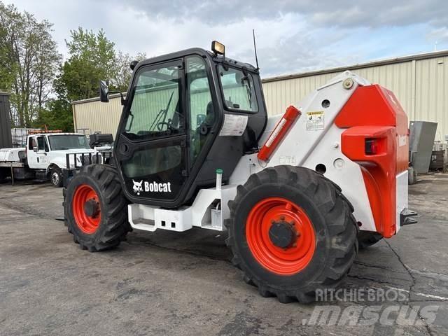 Bobcat V723 Teleskopické manipulátory