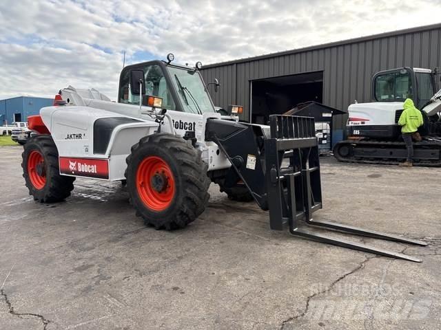 Bobcat V723 Teleskopické manipulátory
