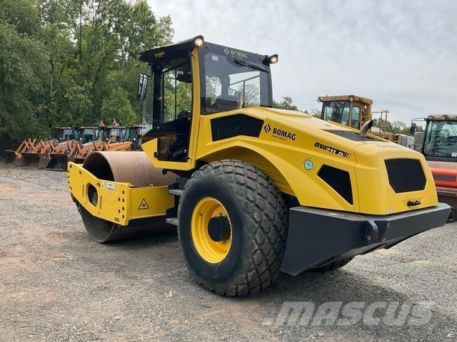 Bomag BW211 D Tahačové válce