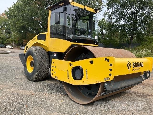 Bomag BW211 D Tahačové válce