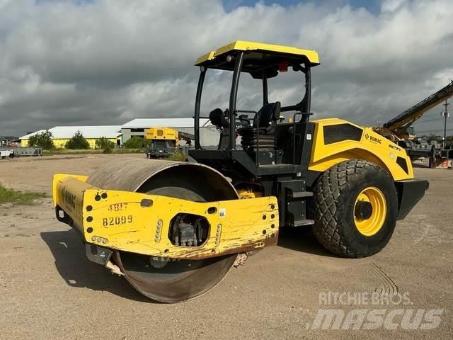 Bomag BW211D-5 Tahačové válce