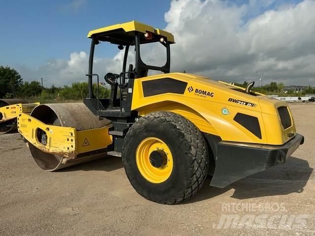 Bomag BW211D-5 Tahačové válce