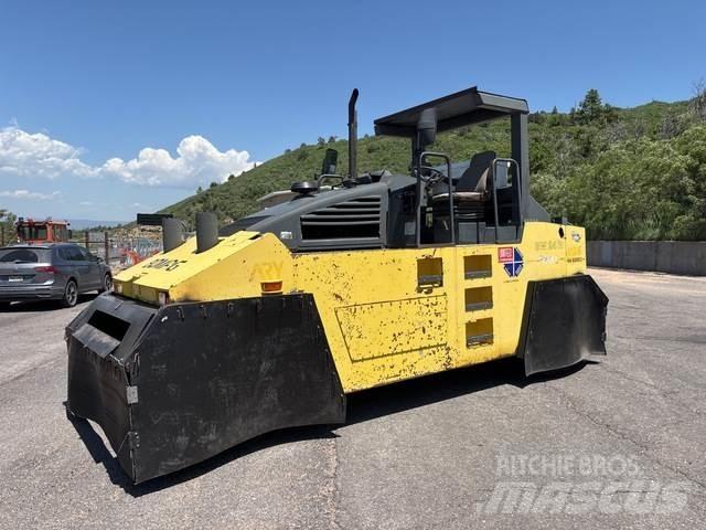 Bomag BW24R Pneumatikové válce