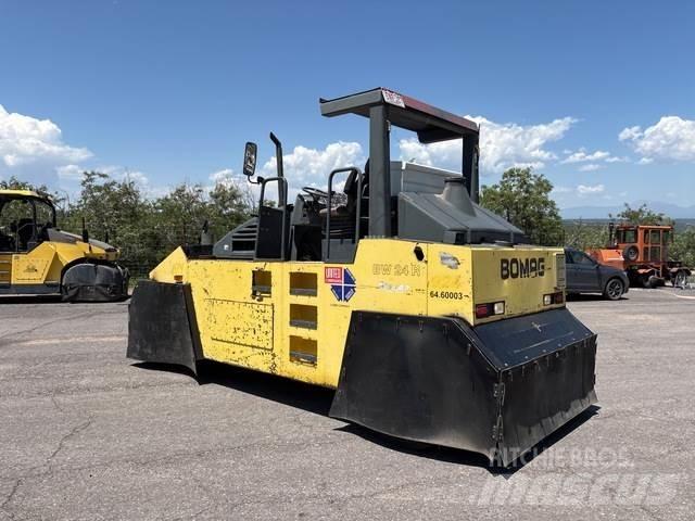 Bomag BW24R Pneumatikové válce