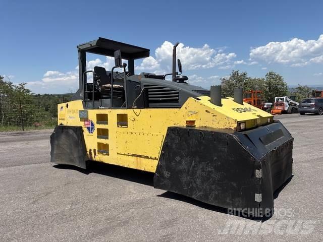 Bomag BW24R Pneumatikové válce