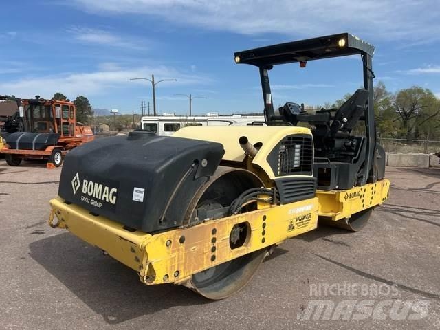 Bomag BW266AD Pneumatikové válce