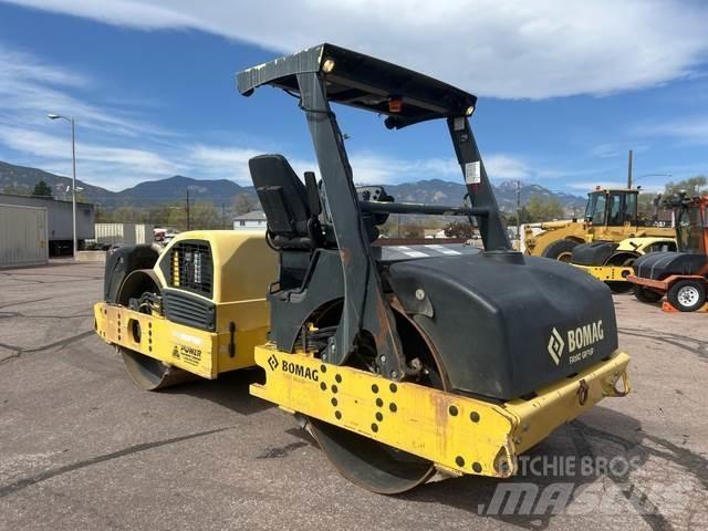 Bomag BW266AD Pneumatikové válce