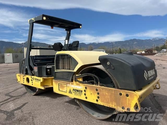 Bomag BW266AD Pneumatikové válce