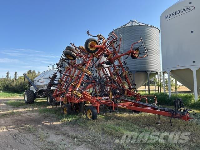 Bourgault 8810 Mechanické secí stroje