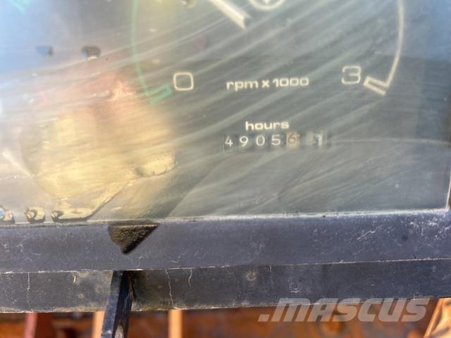 CASE 750H Pokladače potrubí