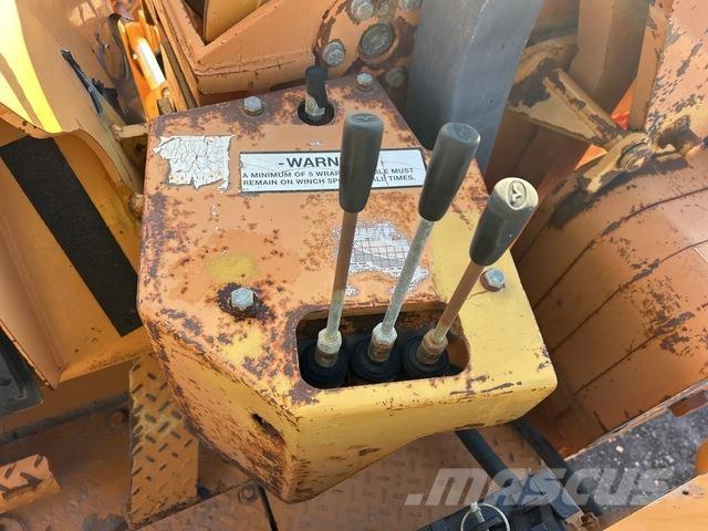 CASE 750H Pokladače potrubí