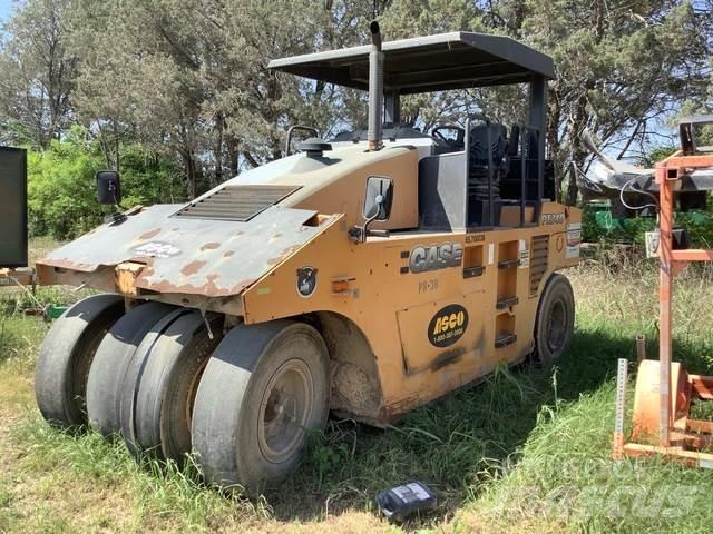 CASE PT240 Pneumatikové válce