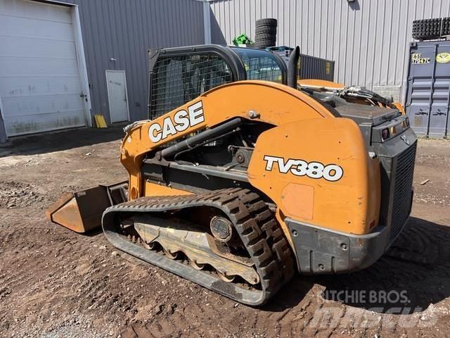 CASE TV380 Smykem řízené nakladače