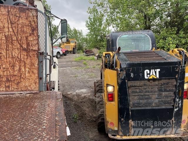 CAT 236D Smykem řízené nakladače