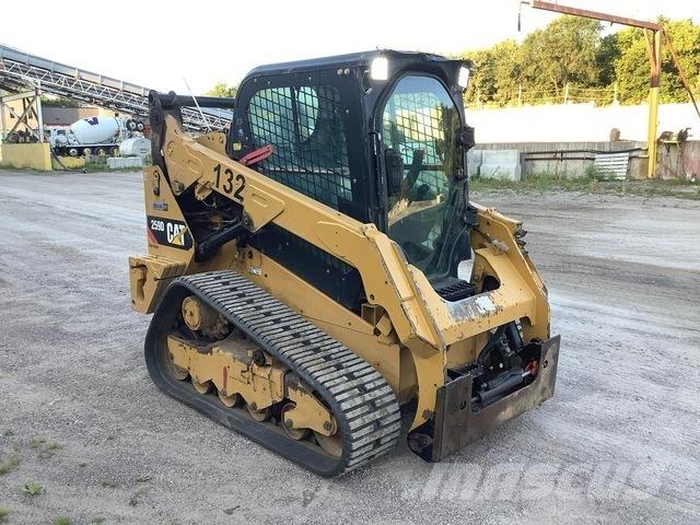 CAT 259D Smykem řízené nakladače