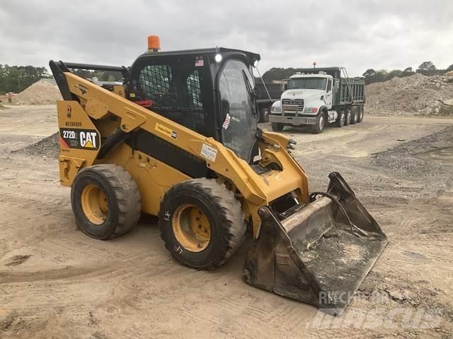 CAT 272D2 XHP Smykem řízené nakladače