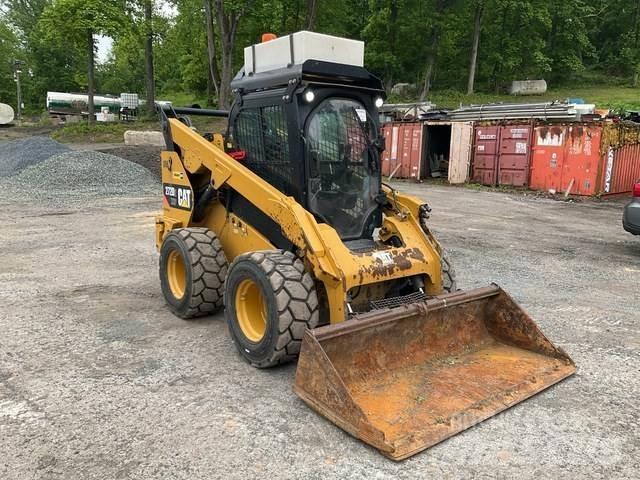 CAT 272D2 XHP Smykem řízené nakladače