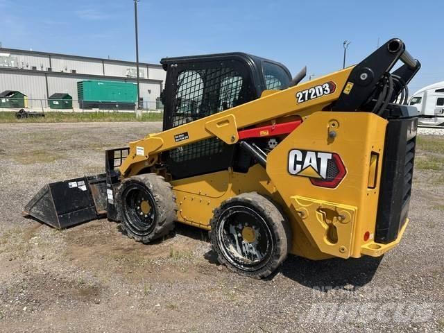 CAT 272D3 Smykem řízené nakladače