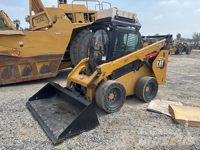 CAT 272D3 XE Smykem řízené nakladače