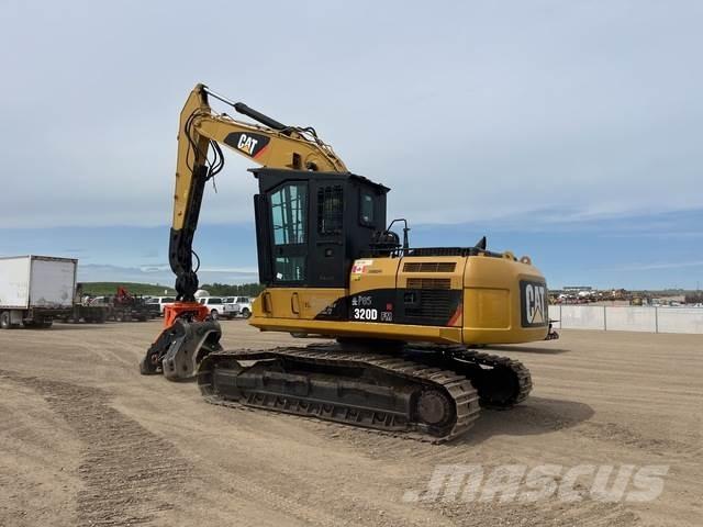CAT 320DFM Štípačky a řezačky dřeva
