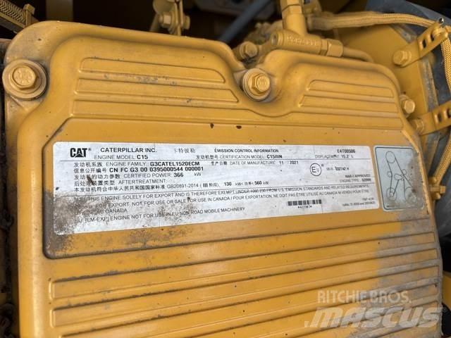 CAT 374 Pásová rýpadla