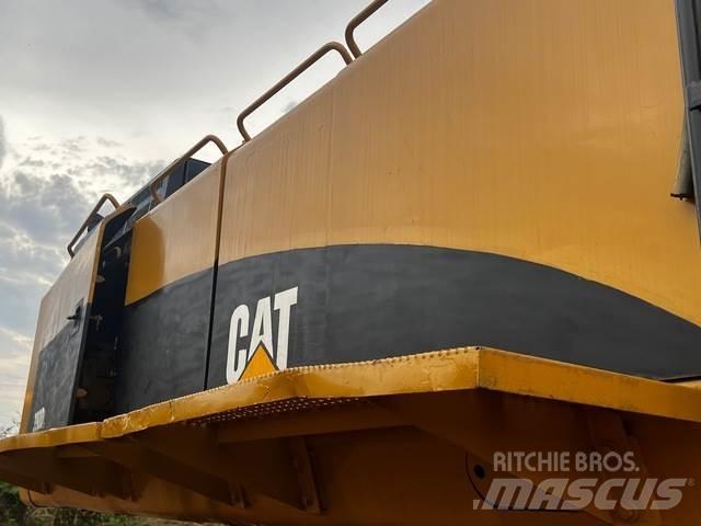 CAT 390DL Pásová rýpadla